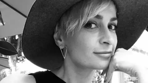 Así fue la llamada a emergencias tras el disparo de Baldwin Así fue la llamada a emergencias tras el disparo de Baldwin