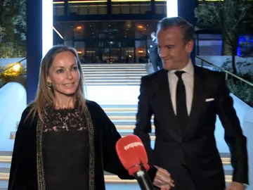 Sharon Corr y su acompañante Sharon Corr y su acompañante