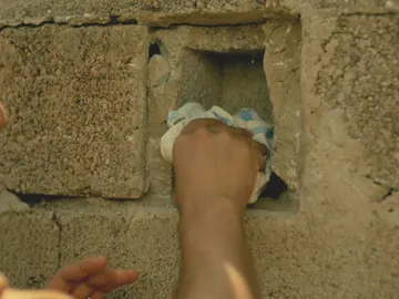 Saniye descubre el escondite de Gaffur Saniye descubre el escondite de Gaffur