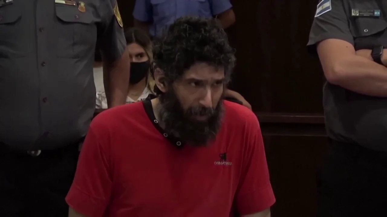 Desalojan del juicio en Argentina al 'hombre gato' por maullar Desalojan del juicio en Argentina al 'hombre gato' por maullar