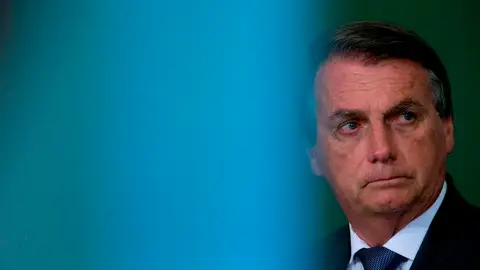 YouTube suspende el canal de Bolsonaro por vincular la vacuna contra la Covid-19 con el sida YouTube suspende el canal de Bolsonaro por vincular la vacuna contra la Covid-19 con el sida