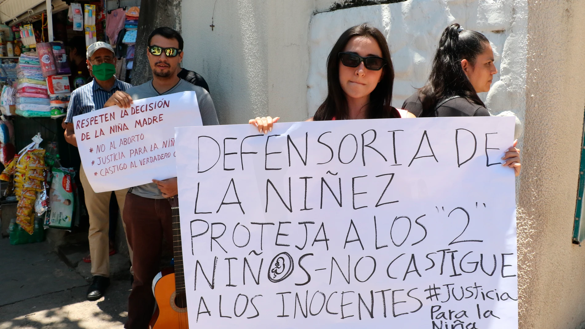El caso de una menor violada y embarazada por su abuelastro genera protestas y debate en Bolivia