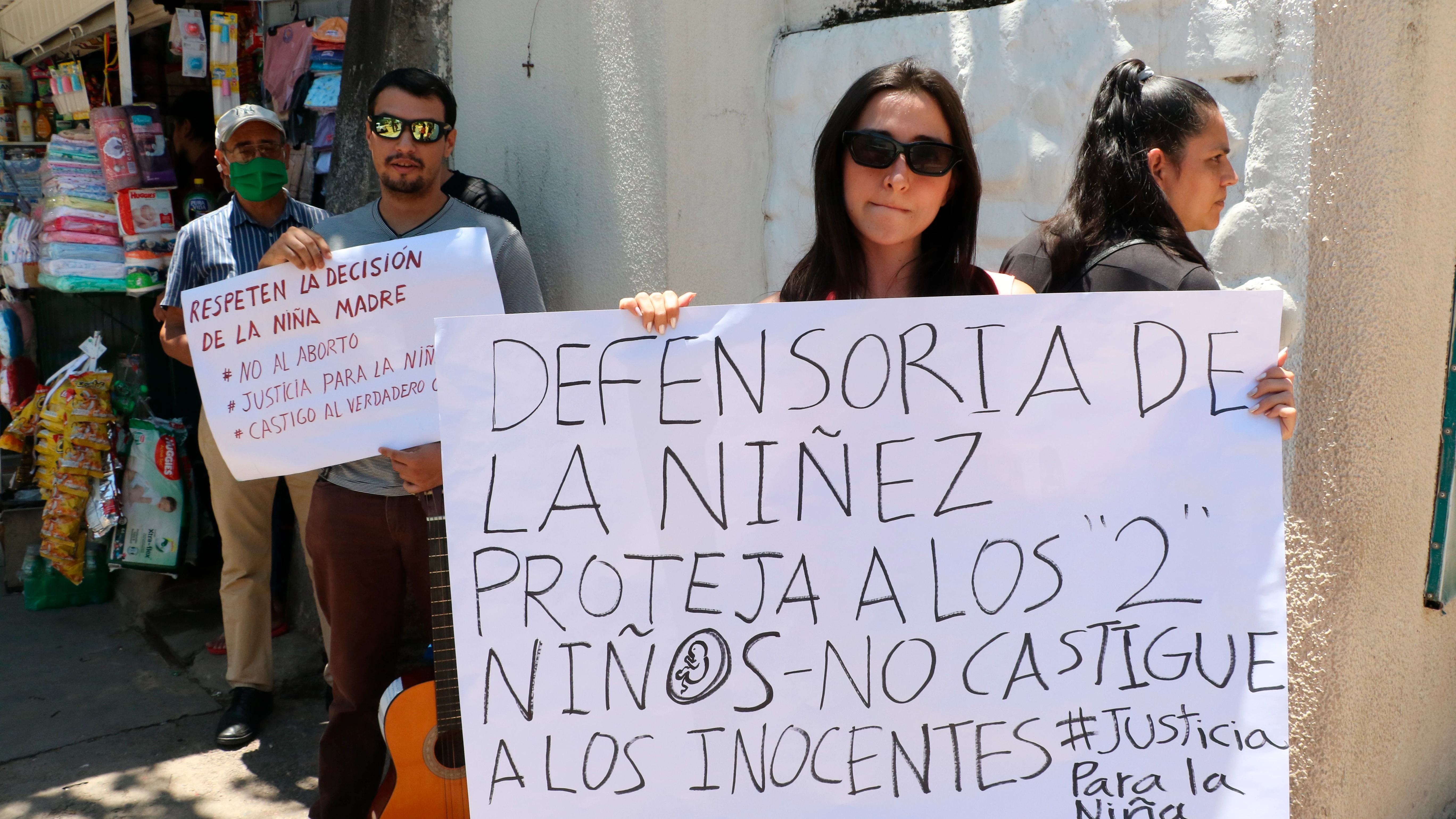 El caso de una menor violada y embarazada por su abuelastro genera protestas y debate en Bolivia El caso de una menor violada y embarazada por su abuelastro genera protestas y debate en Bolivia