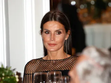 El vestido de rejilla de la reina Letizia El vestido de rejilla de la reina Letizia