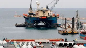 Plataforma de construcción de un gasoducto en una imagen de archivo. Plataforma de construcción de un gasoducto en una imagen de archivo.