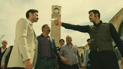 Demir se enfrenta a Yilmaz: “¿Cómo te atreves a burlarte de mí?” Mejores momentos | 27 de octubre