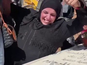 Una mujer se aferra a una tumba familiar para que no destruyan un cementerio palestino