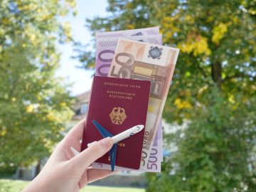El sorprendente regalo de una jefa a los trabajadores: 2 billetes de avión en primera clase y más de 8.000 euros