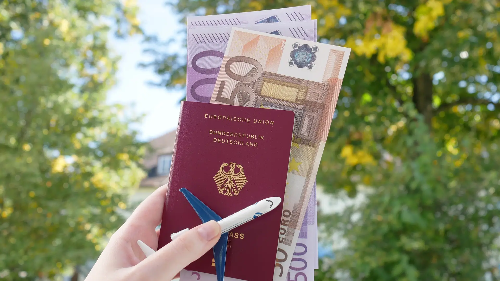 El sorprendente regalo de una jefa a los trabajadores: 2 billetes de avión en primera clase y más de 8.000 euros El sorprendente regalo de una jefa a los trabajadores: 2 billetes de avión en primera clase y más de 8.000 euros