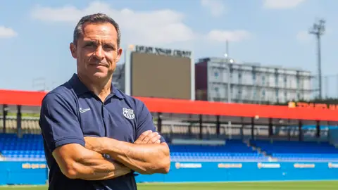 Sergi Barjuan, el entrenador interino antes de la llegada de Xavi Hernández al Barcelona Sergi Barjuan, el entrenador interino antes de la llegada de Xavi Hernández al Barcelona