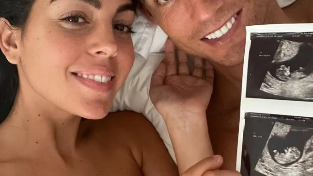 Cristiano Ronaldo y Georgina Rodríguez anuncian que esperan gemelos: "Nuestros corazones están llenos de amor" Cristiano Ronaldo y Georgina Rodríguez anuncian que esperan gemelos: "Nuestros corazones están llenos de amor"