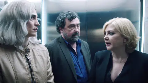 Paco, Dolores y María, encerrados en el ascensor: ¿resolverán su trío amoroso? Paco, Dolores y María, encerrados en el ascensor: ¿resolverán su trío amoroso?
