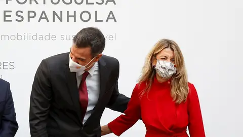 El gesto de cariño entre Pedro Sánchez y Yolanda Díaz en la cumbre hispano-portuguesa en Truijillo El gesto de cariño entre Pedro Sánchez y Yolanda Díaz en la cumbre hispano-portuguesa en Truijillo