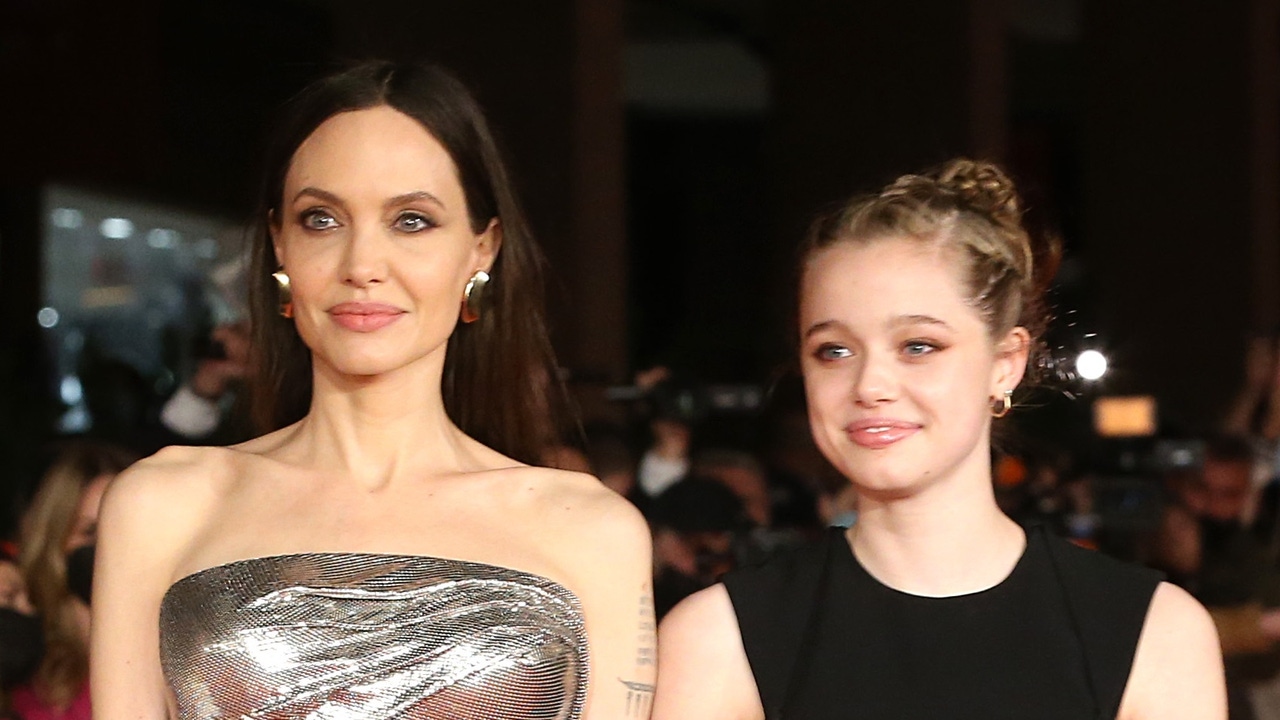 Shiloh, la hija de Angelina Jolie y Brad Pitt, se tiñe de rosa y vuelve