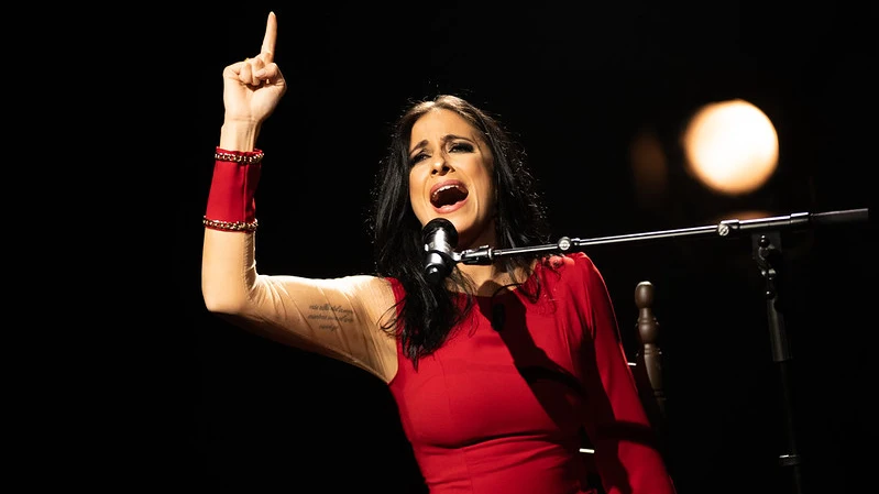Mar&iacute;a Pel&aacute;e llena de arte 'El Hormiguero 3.0' cantando 'Que vengan a por m&iacute;'