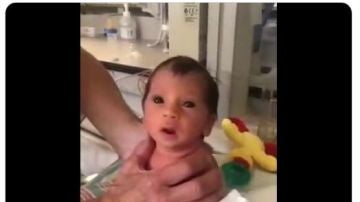 "Están naciendo bebés extraños de madres vacunadas"