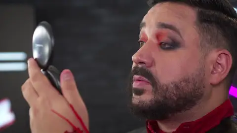 David Bastidas: “El maquillaje es rompedor, nos ayuda a introducir elementos para volar hacia el futuro” David Bastidas: “El maquillaje es rompedor, nos ayuda a introducir elementos para volar hacia el futuro”
