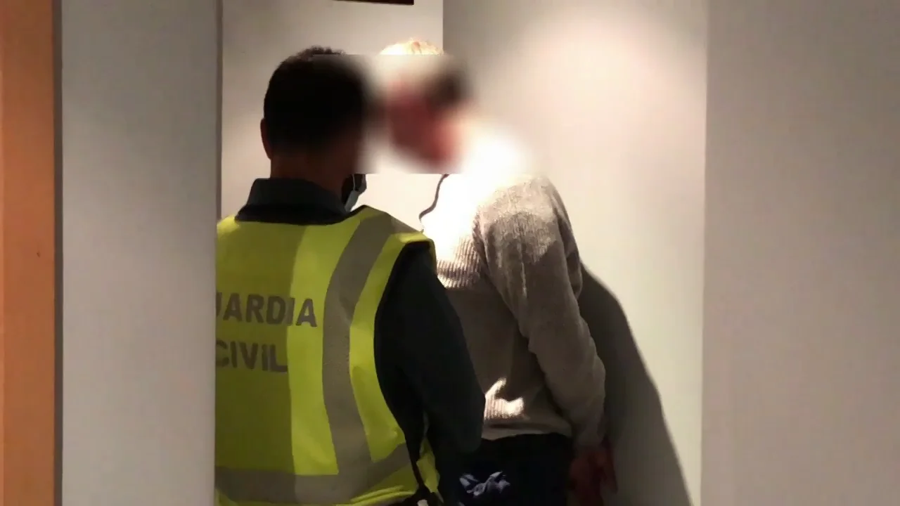 El momento de la detenci&oacute;n del presunto asesino de un menor de 9 a&ntilde;os en Laredo, La Rioja