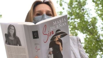 La portada de Sira, de María Dueñas