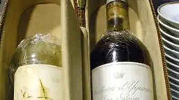 Imagen de la botella robada en Atrio Imagen de la botella robada en Atrio