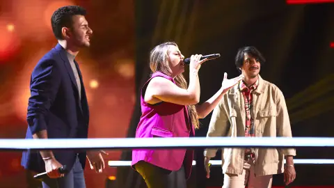 Pepe, Emilio y María cantan 'Rayando el sol' en La Gran Batalla de ‘La Voz’ Pepe, Emilio y María cantan 'Rayando el sol' en La Gran Batalla de ‘La Voz’