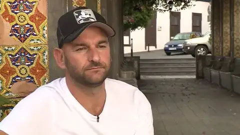 n padre de una adolescente pide que dejen exhumarla antes de que la lava sepulte el cementerio: "No quiero perderla" n padre de una adolescente pide que dejen exhumarla antes de que la lava sepulte el cementerio: "No quiero perderla"