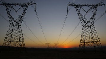 Imagen de dos postes de luz