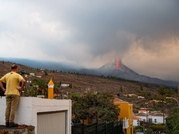 La colada sur del volcán se aproxima a la costa y se sitúa en paralelo al dedo lávico que alcanzó Las Hoyas