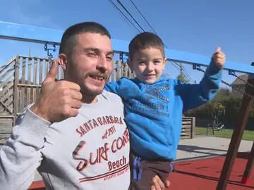 La simpática escena de un niño gallego con los reyes a los que les pide un camión La simpática escena de un niño gallego con los reyes a los que les pide un camión