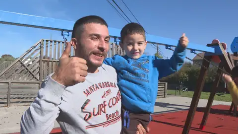 La simpática escena de un niño gallego con los reyes a los que les pide un camión La simpática escena de un niño gallego con los reyes a los que les pide un camión