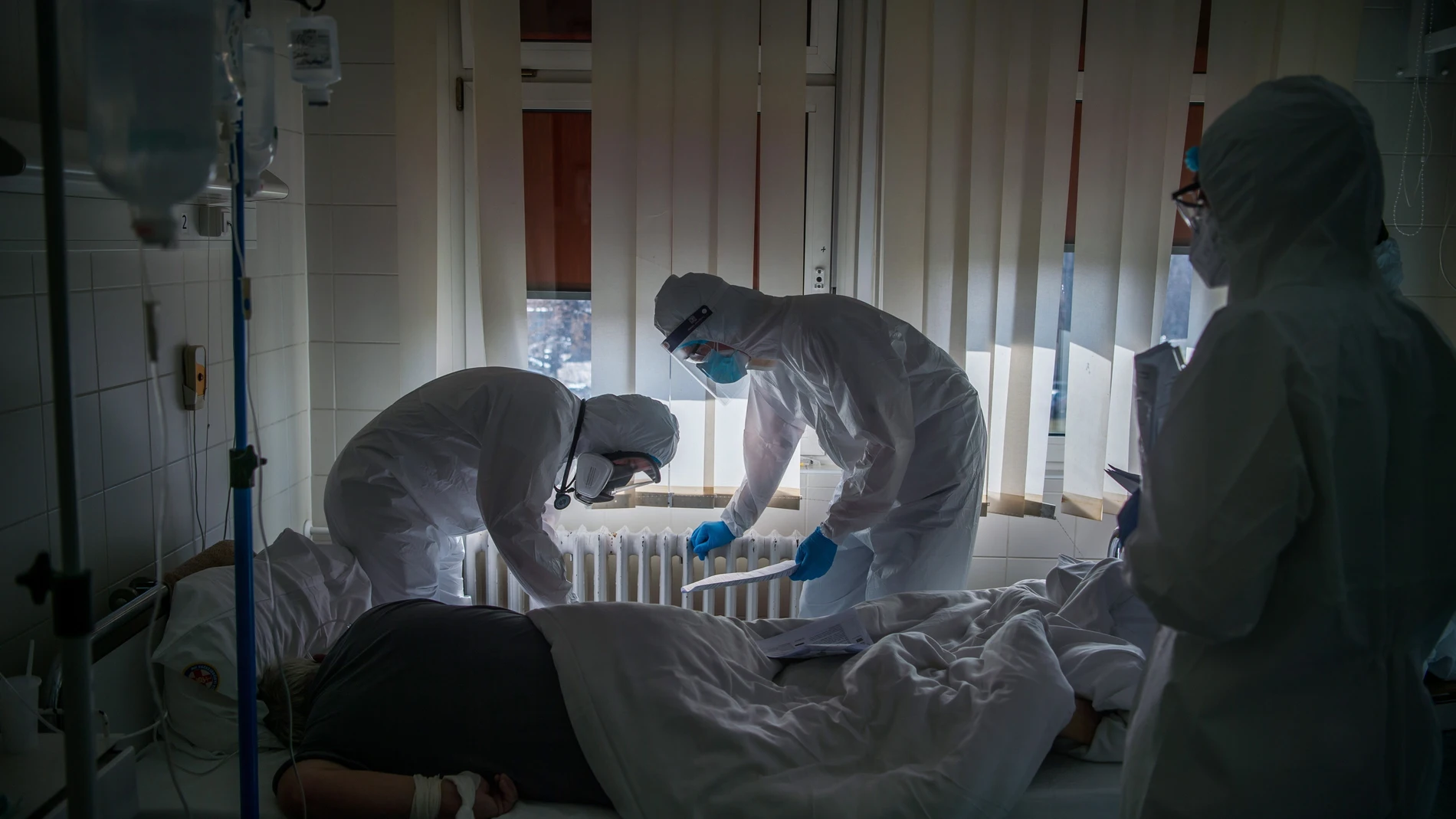 Sanidad notifica 6.417 nuevos casos y España continúa en riesgo medio por coronavirus Sanidad notifica 6.417 nuevos casos y España continúa en riesgo medio por coronavirus