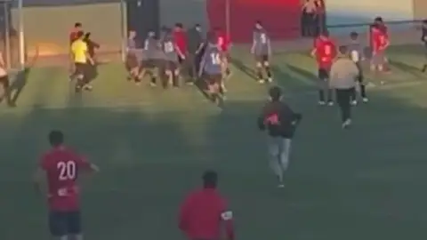 Pelea en el fútbol base Pelea en el fútbol base