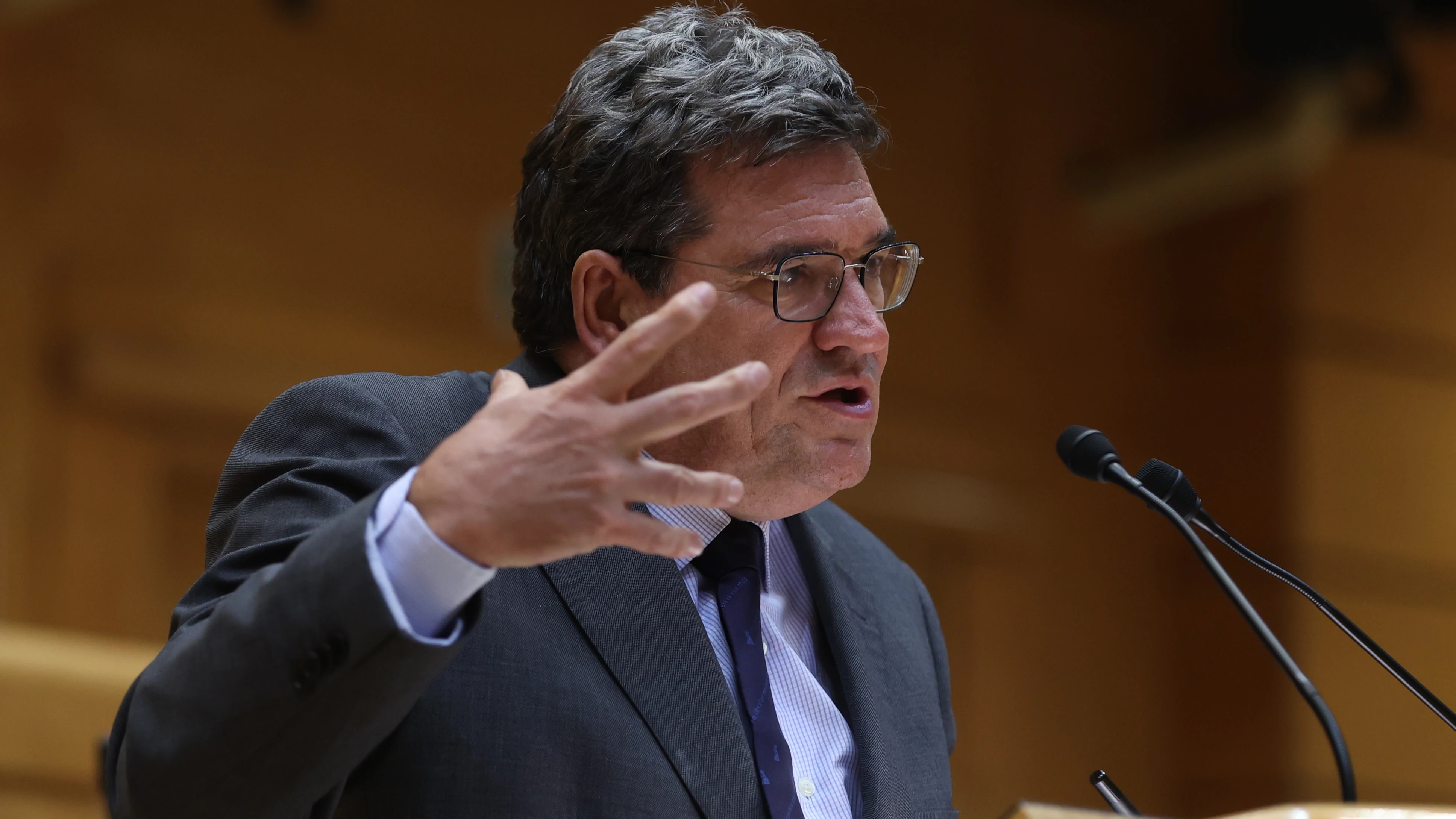 Escrivá propone subir en 0,6 puntos las cotizaciones para financiar la jubilación del 'Baby boom' Escrivá propone subir en 0,6 puntos las cotizaciones para financiar la jubilación del 'Baby boom'