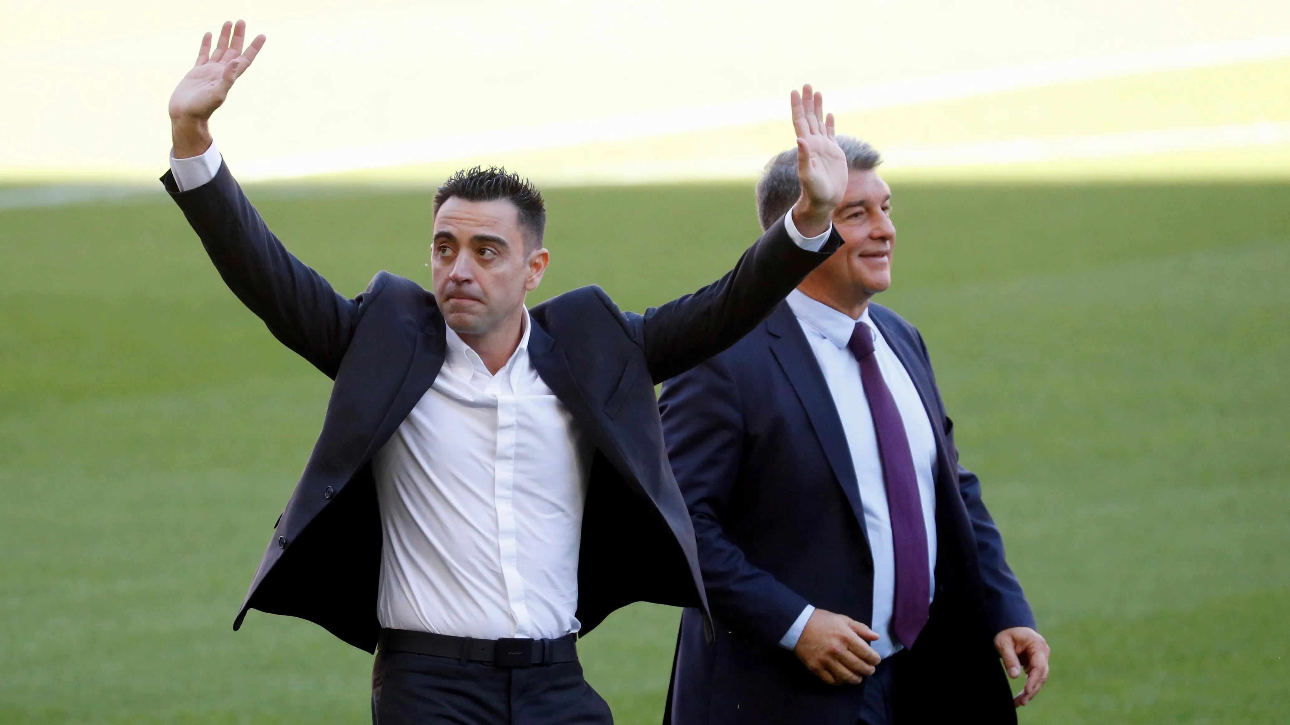 El nuevo entrenador del FC Barcelona, Xavi Hernández, junto al presidente del club, Joan Laporta El nuevo entrenador del FC Barcelona, Xavi Hernández, junto al presidente del club, Joan Laporta