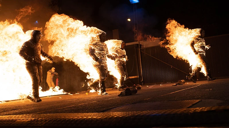 Cuatro bonzos recorren un camino de fuego en directo en 'El Hormiguero 3.0': "Amamos las escenas de riesgo"