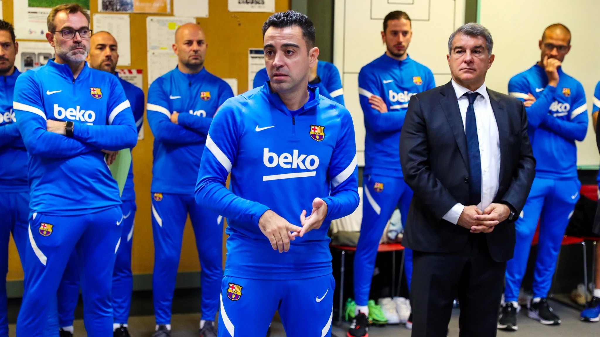 El primer día de Xavi Hernández como entrenador del Barcelona: presentación ante los jugadores y primer entrenamiento El primer día de Xavi Hernández como entrenador del Barcelona: presentación ante los jugadores y primer entrenamiento