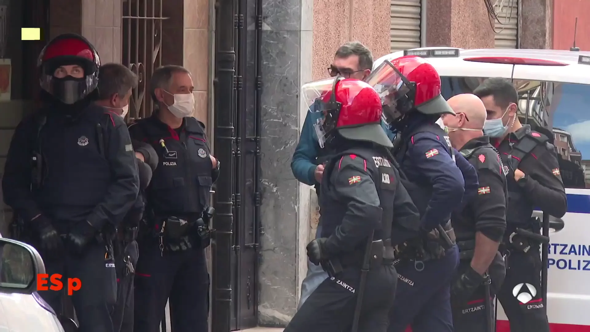 Un hombre se atrinchera en un bar de Barakaldo tras apu&ntilde;alar a dos personas 