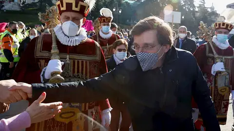 José Luis Martínez-Almeida, sobre su relación con Isabel Díaz Ayuso: "A mí no me tiene bloqueado en WhatsApp" José Luis Martínez-Almeida, sobre su relación con Isabel Díaz Ayuso: "A mí no me tiene bloqueado en WhatsApp"