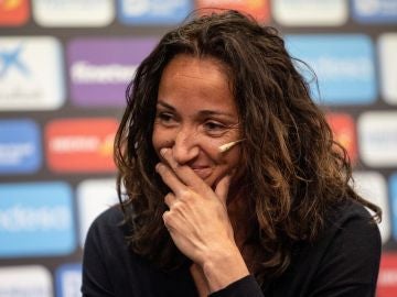 Laia Palau se emociona en el acto en el que se ha despedido de la selección española