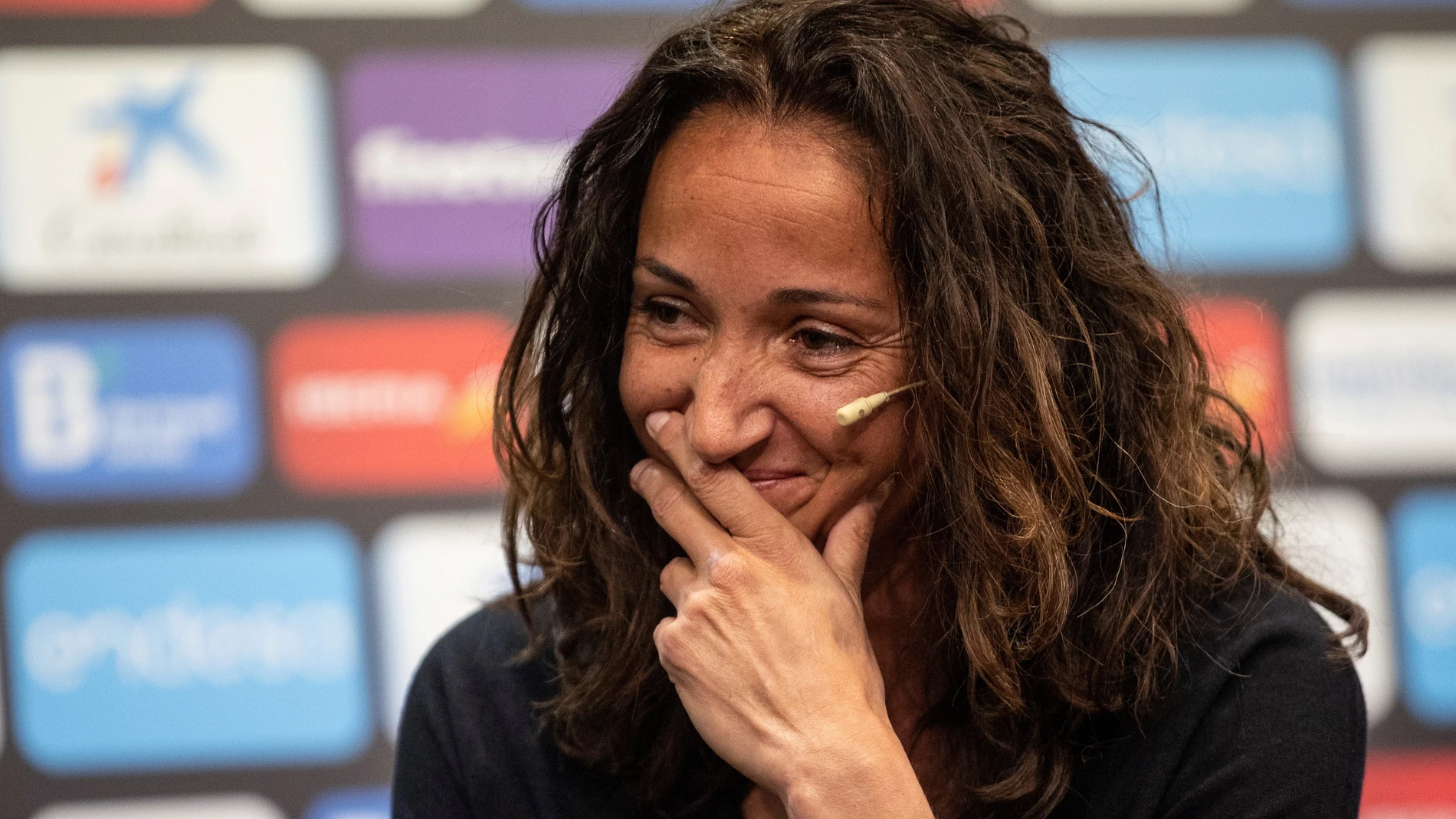 Laia Palau se emociona en el acto en el que se ha despedido de la selección española