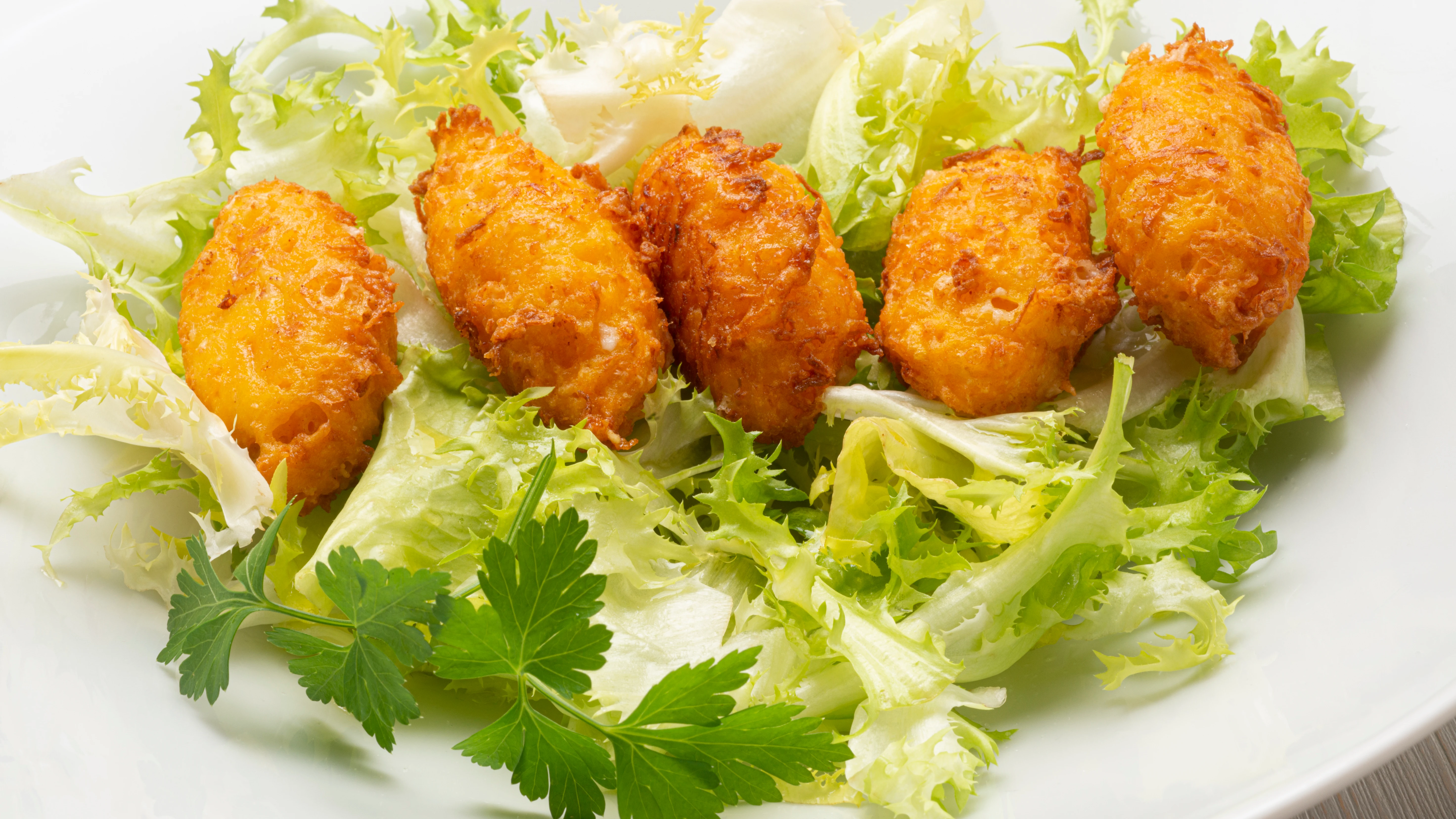El aperitivo con encanto de Karlos Arguiñano: buñuelos de zanahoria y queso El aperitivo con encanto de Karlos Arguiñano: buñuelos de zanahoria y queso