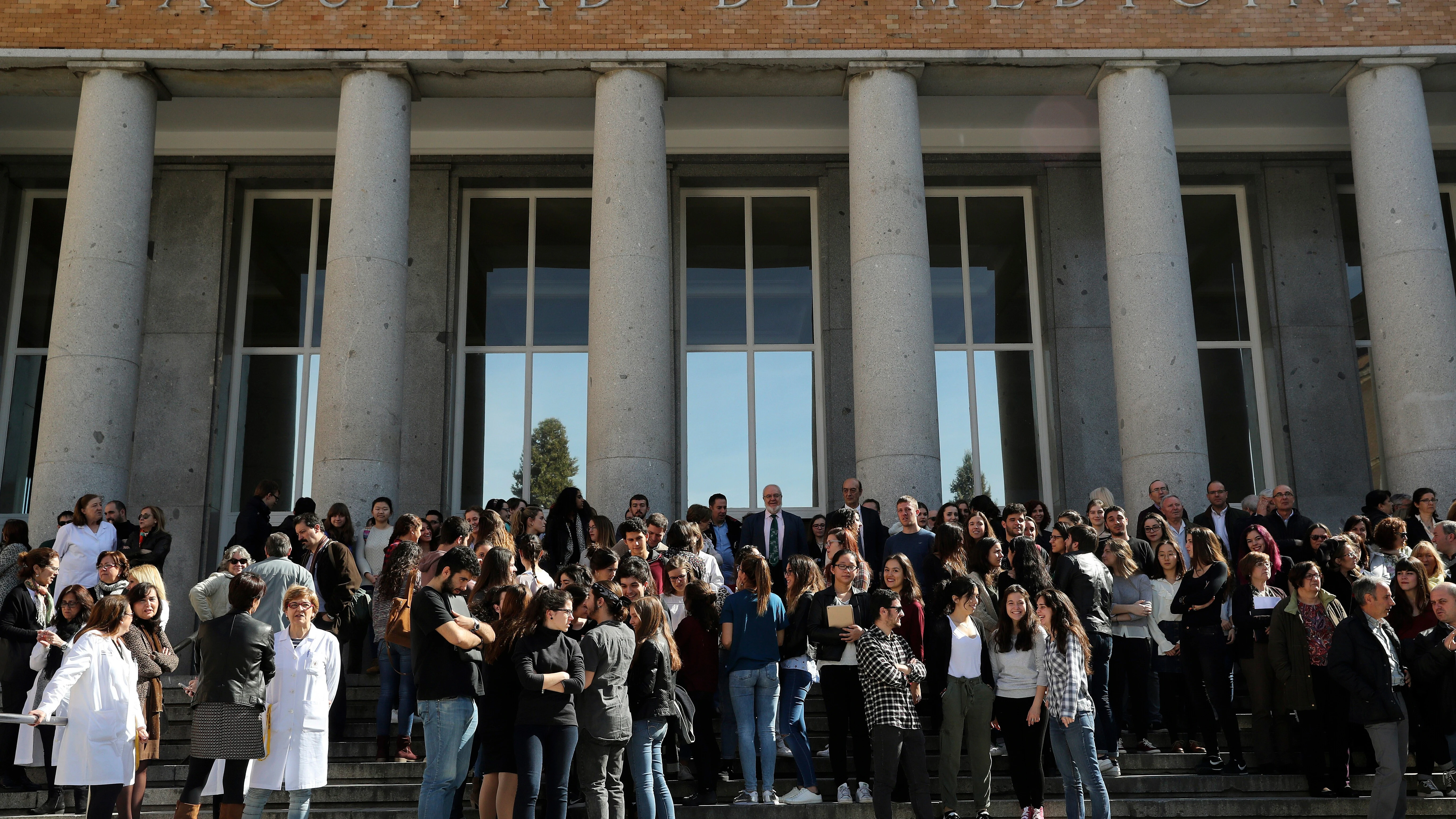 Estudiantes universitarios Estudiantes universitarios