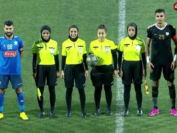 Cuatro árbitras hacen historia en Jordania al pitar un partido de fútbol masculino