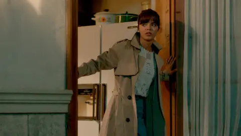 Züleyha escapa de la mansión con la ayuda de Gülten Züleyha escapa de la mansión con la ayuda de Gülten