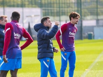 Las normas de Xavi Hernández para poner orden en el vestuario del Barcelona