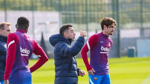Las normas de Xavi Hernández para poner orden en el vestuario del Barcelona Las normas de Xavi Hernández para poner orden en el vestuario del Barcelona