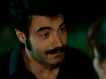 Demir pretende huir del país con Züleyha y el pequeño Adnan Demir pretende huir del país con Züleyha y el pequeño Adnan