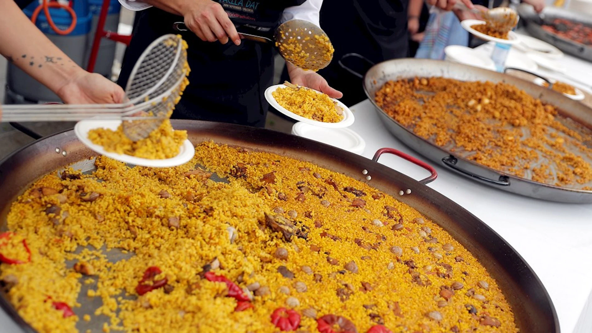 Así hay que preparar y comer la paella que ha sido declarada bien de interés cultural inmaterial 