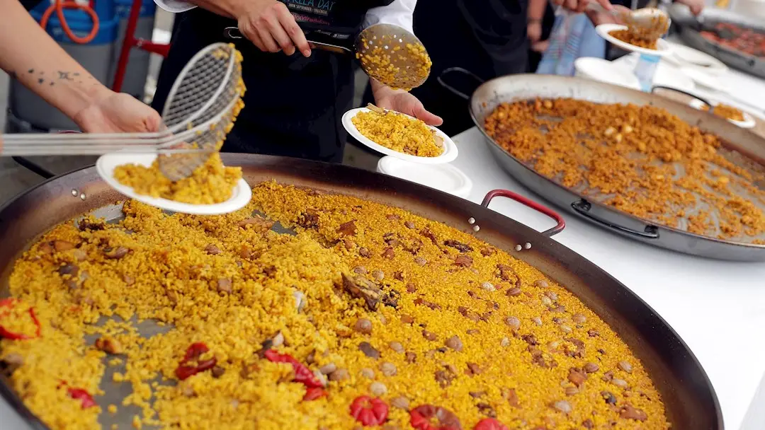 Así hay que preparar y comer la paella que ha sido declarada bien de interés cultural inmaterial Así hay que preparar y comer la paella que ha sido declarada bien de interés cultural inmaterial