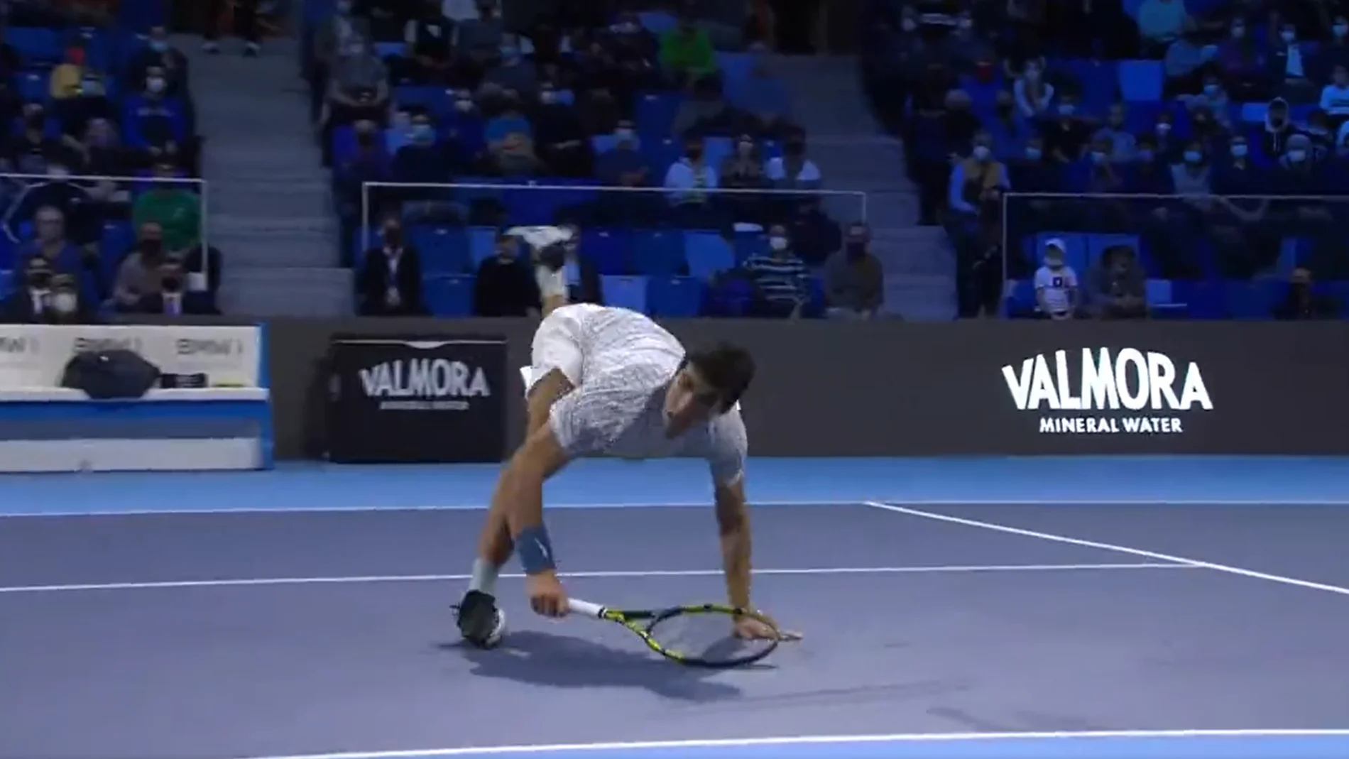 Carlos Alcaraz brilla en la NextGen ATP Finals con el punto del año 